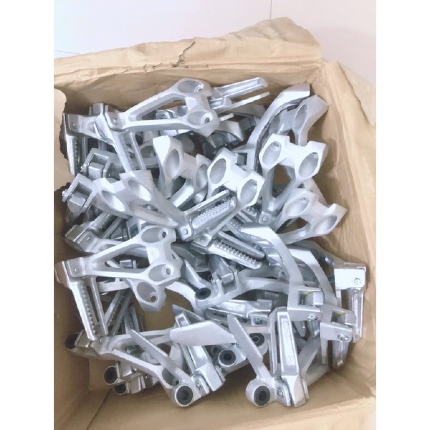 Để chân sau WINNER X / chân gập winner