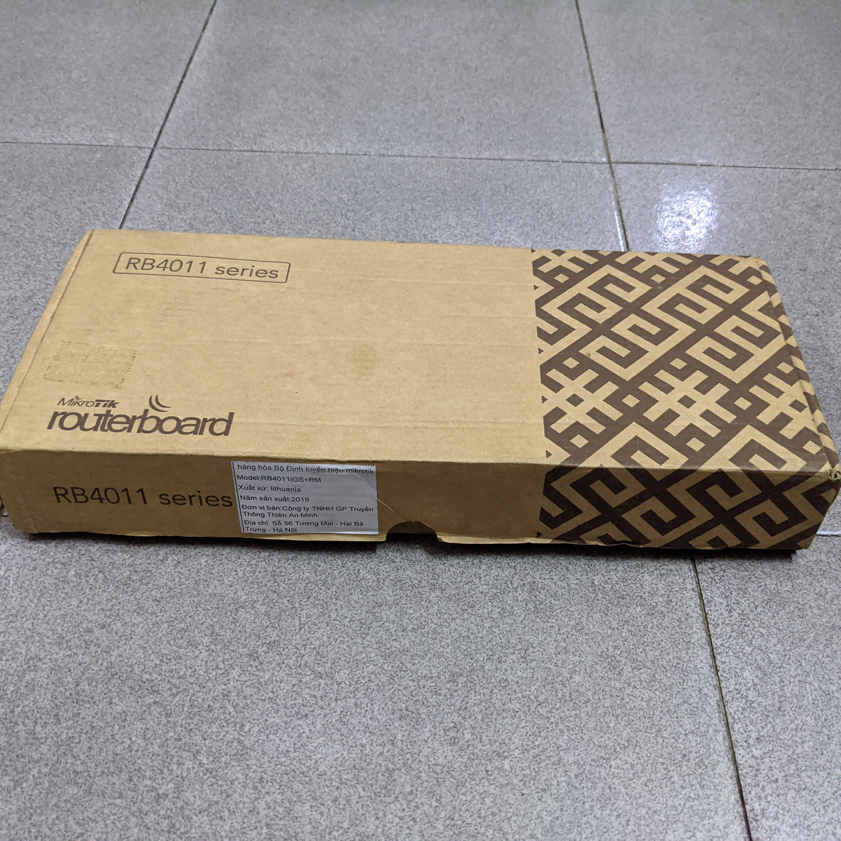 Router MIKROTIK RB4011iGS+RM fullbox