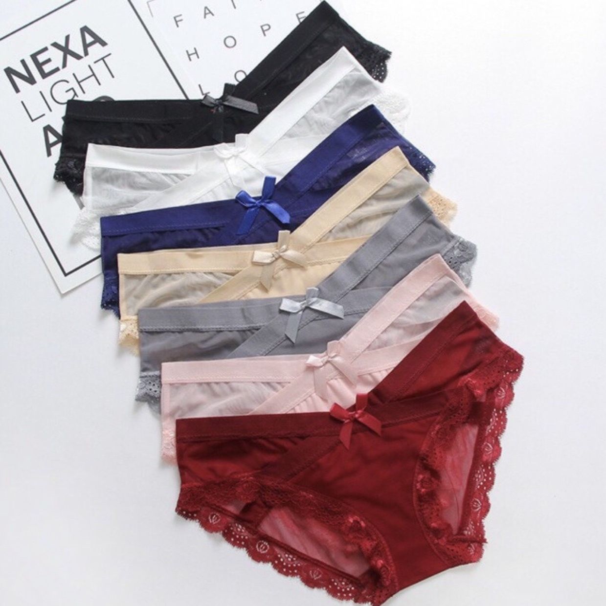 Quần Lót Ren Cạp Chéo Vic 5779