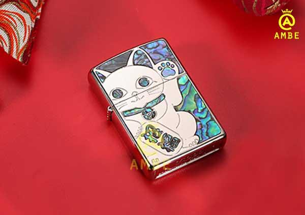 Bật lửa Zippo Mèo Thần Tài ZJP011