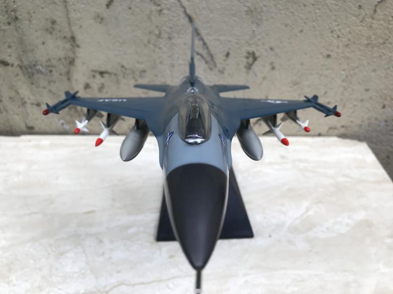 [HCM]Mô hình Máy báy Tiêm kich F-16. 1:72-ABS