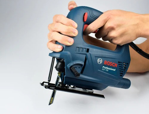 Máy cưa lọng Bosch GST 700