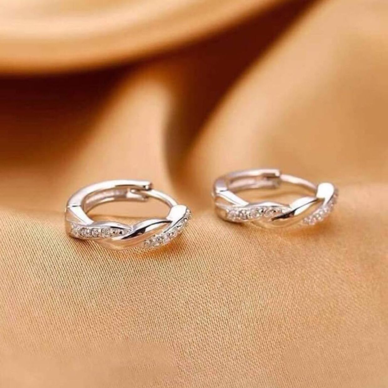 Bông tai bạc mặt sao, bông tai ngôi sao, bông tai bạc sao, bông tai bạc trẻ trung, bông tai tròn, bông tai bạc thật, bông tai bạc sơn đen