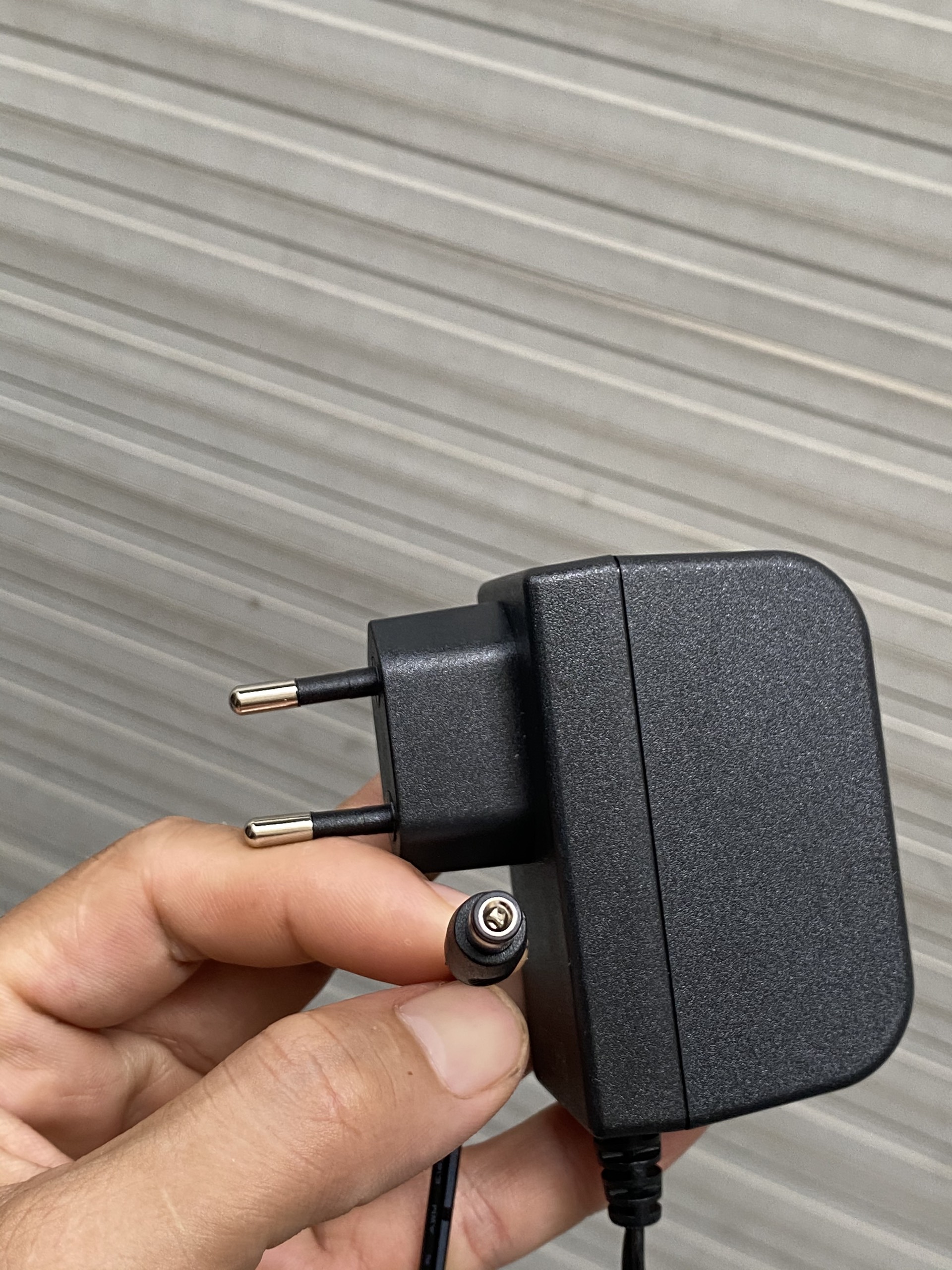 Nguồn 12V 1.5A dùng cho camera ,wifi chuẩn DVE cung cấp