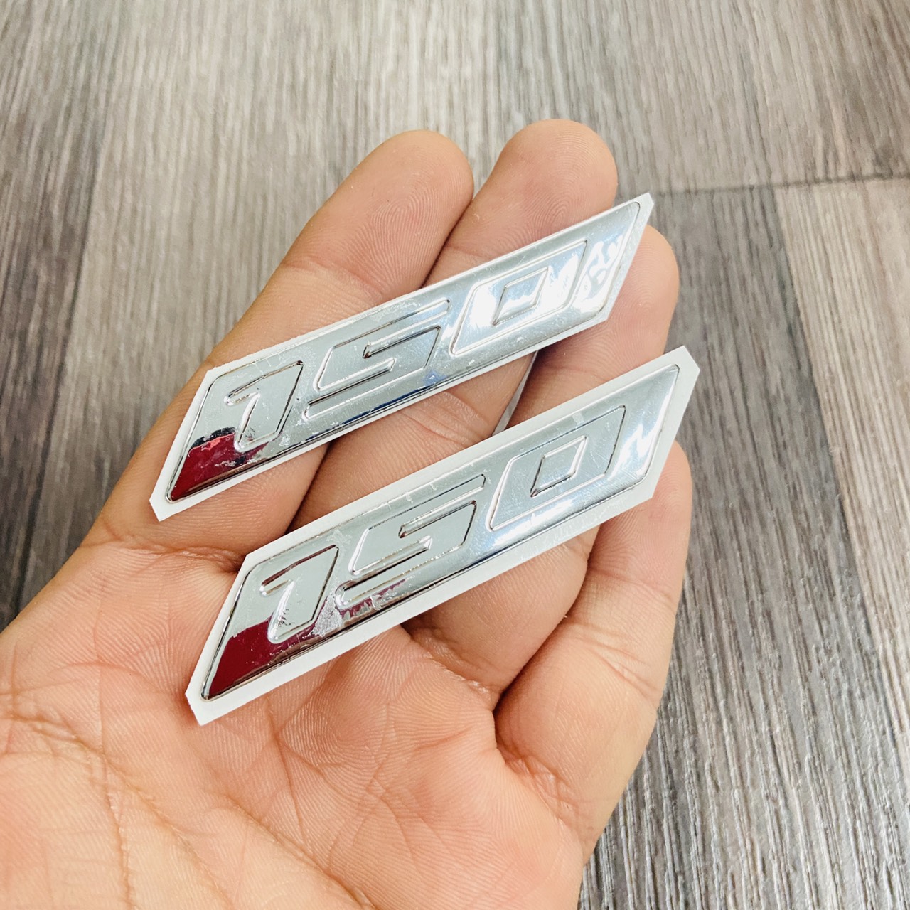 Tem dán số 150 nhựa cứng nổi trang trí cho nhiều dòng xe cao cấp