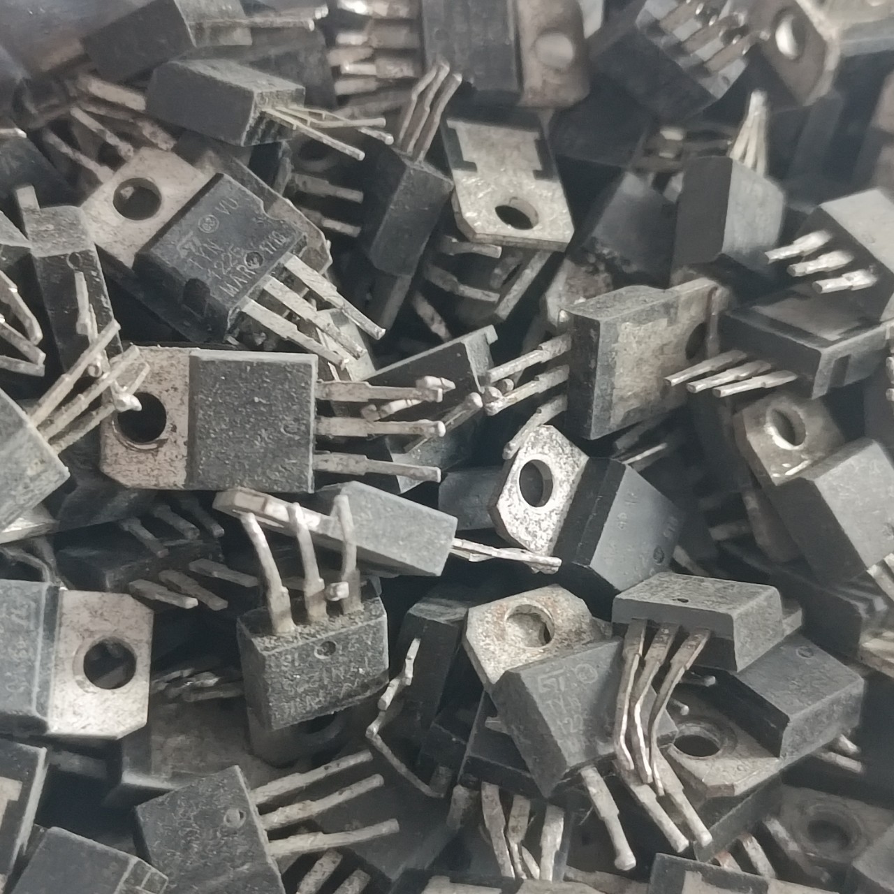 TYN1225 25A 1200V SCR TO-220 THÁO MÁY