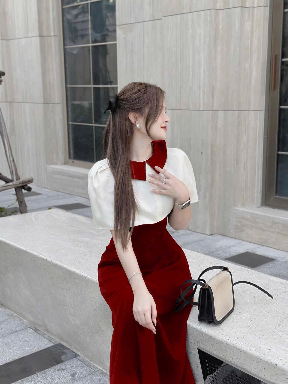Set áo và váy hai dây chất liệu nhung