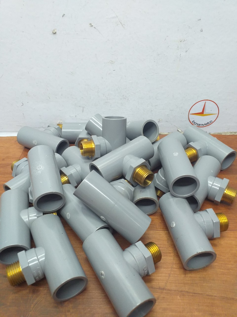 Tê ren ngoài thau 21 ống 27 Hoa Sen