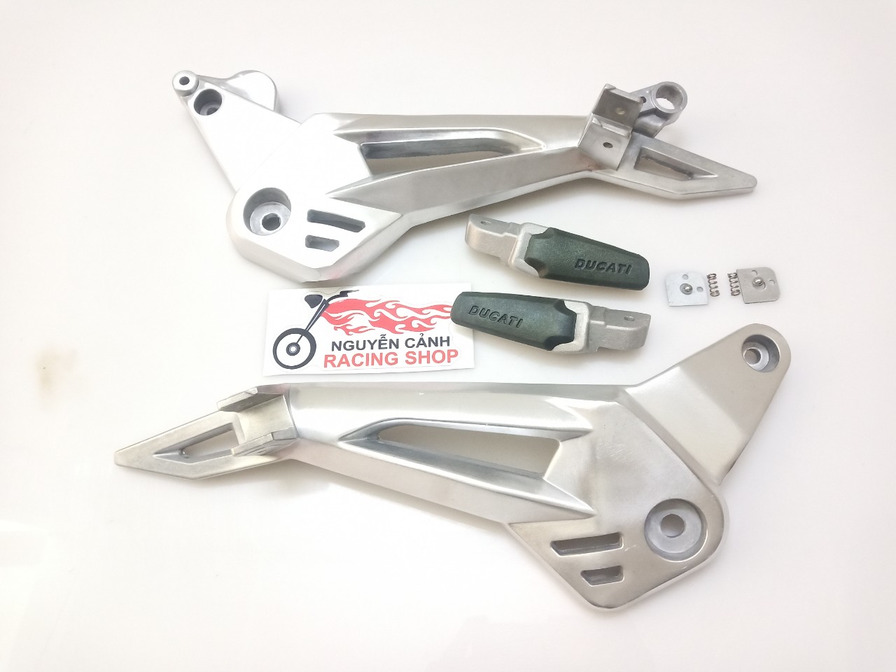 Gác chân wave dream đùi gà xếp ducati