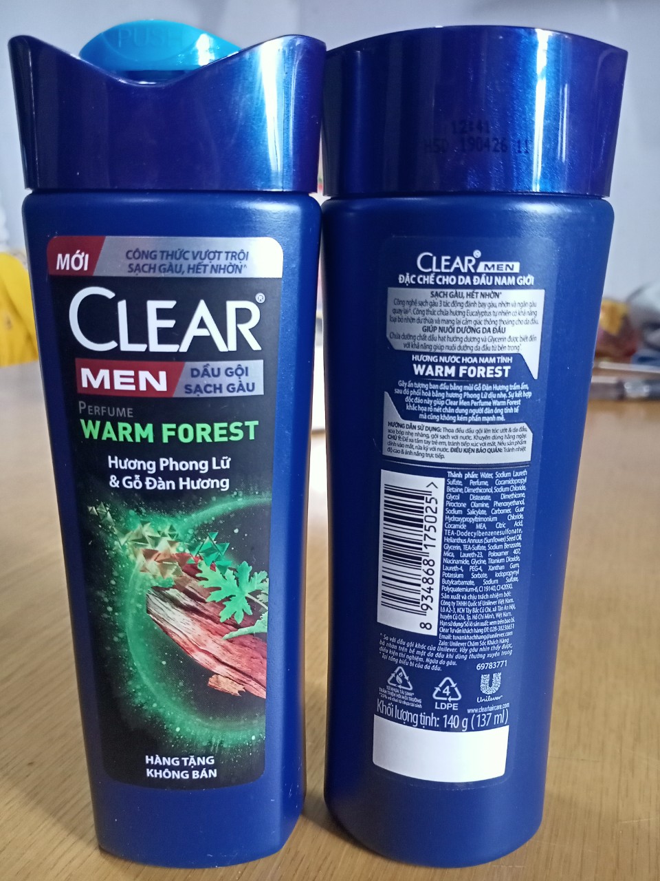 Dầu gội đầu Clear Men sạch gàu chai 140g hương Phong Lữ & Gỗ Đàn Hương - Hàng khuyến mãi