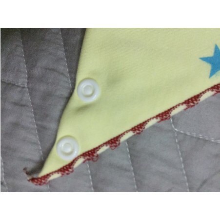 Khăn yếm cotton viền cho bé có cúc bấm