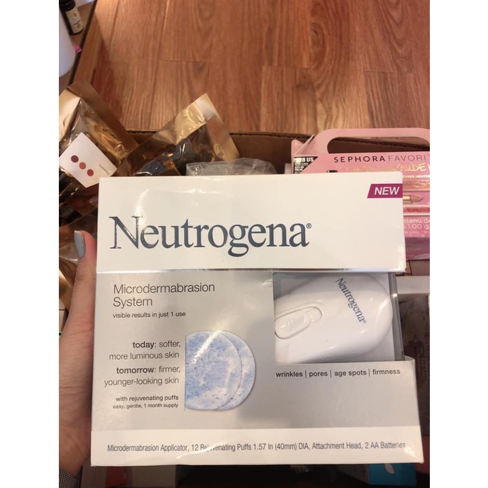 Máy rửa mặt và massage Neutrogena
