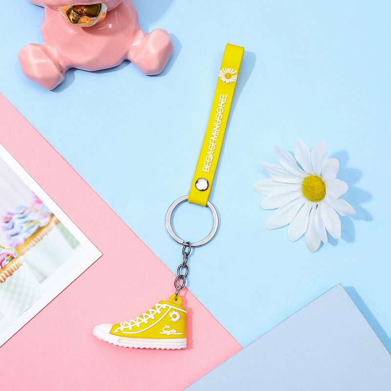 [MỚI] móc khóa 1 chiếc giày Sneaker hoa cúc GD siêu cute cho cặp đôi