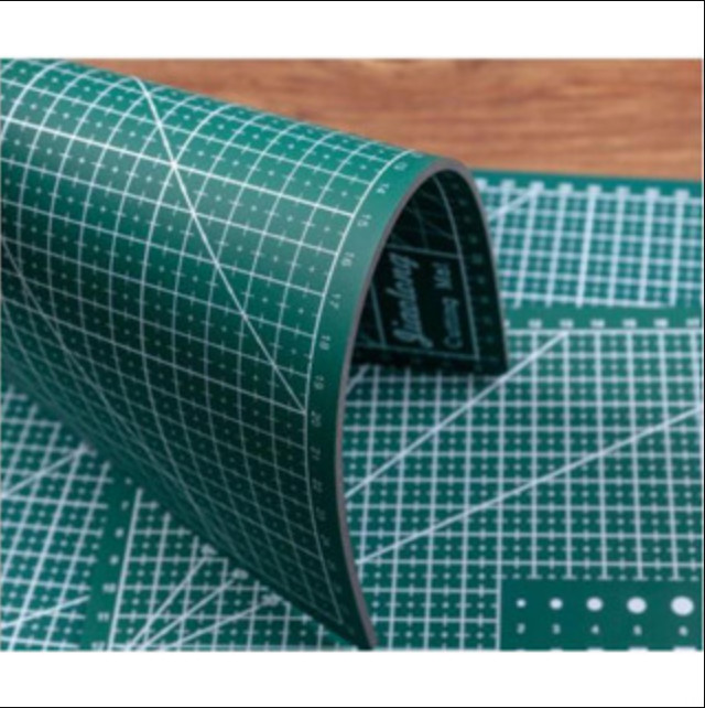 Bảng kê cắt/cutting mat khổ A4 da tự liền & dao cắt