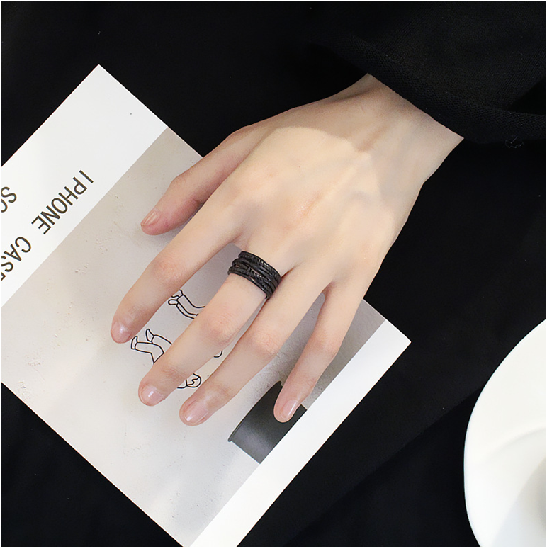 Nhẫn bản to đan chéo cá tính