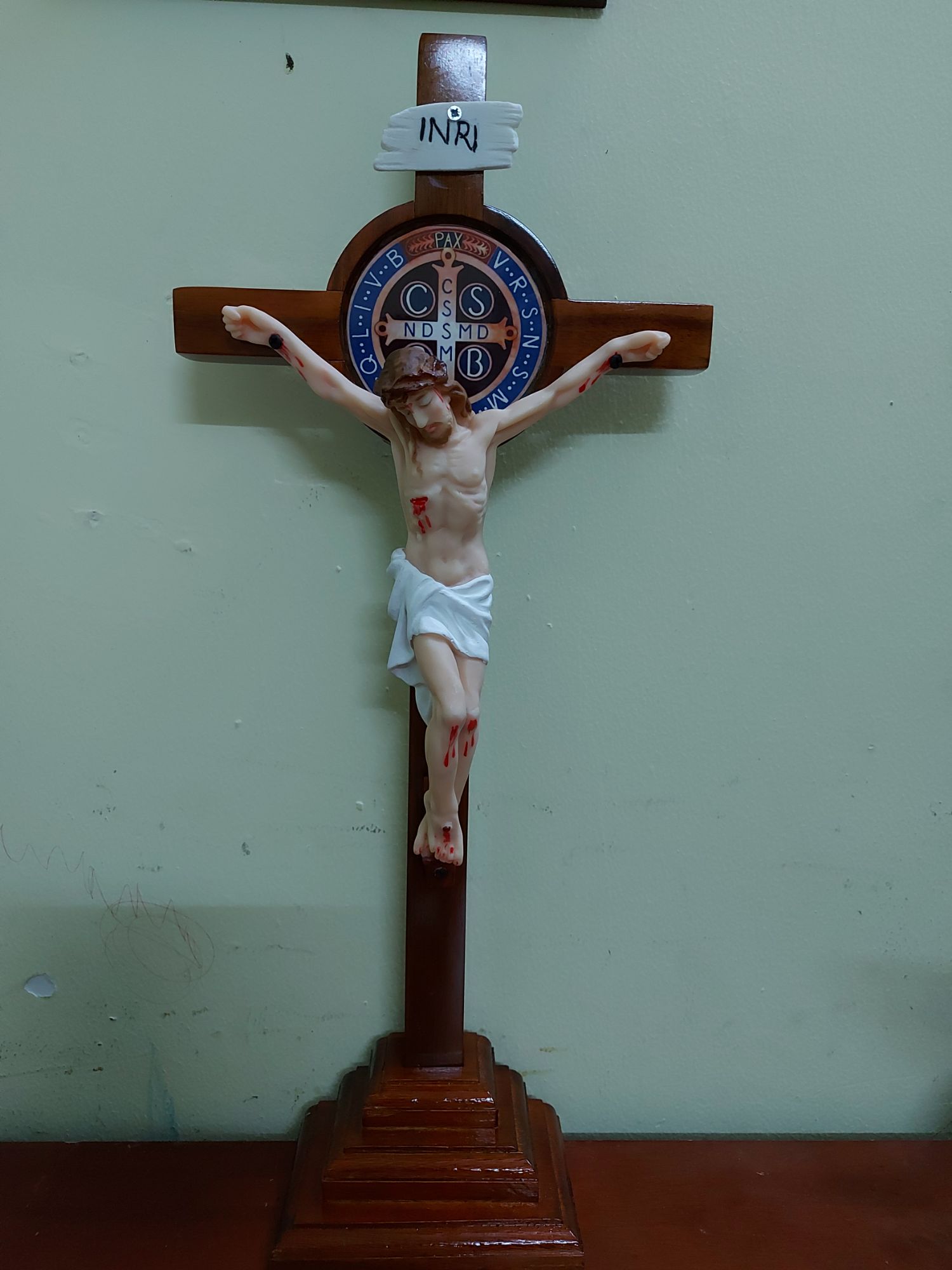 Benedicto Thánh giá Chúa chịu nạn 30cm Polymer Traditional Novelty