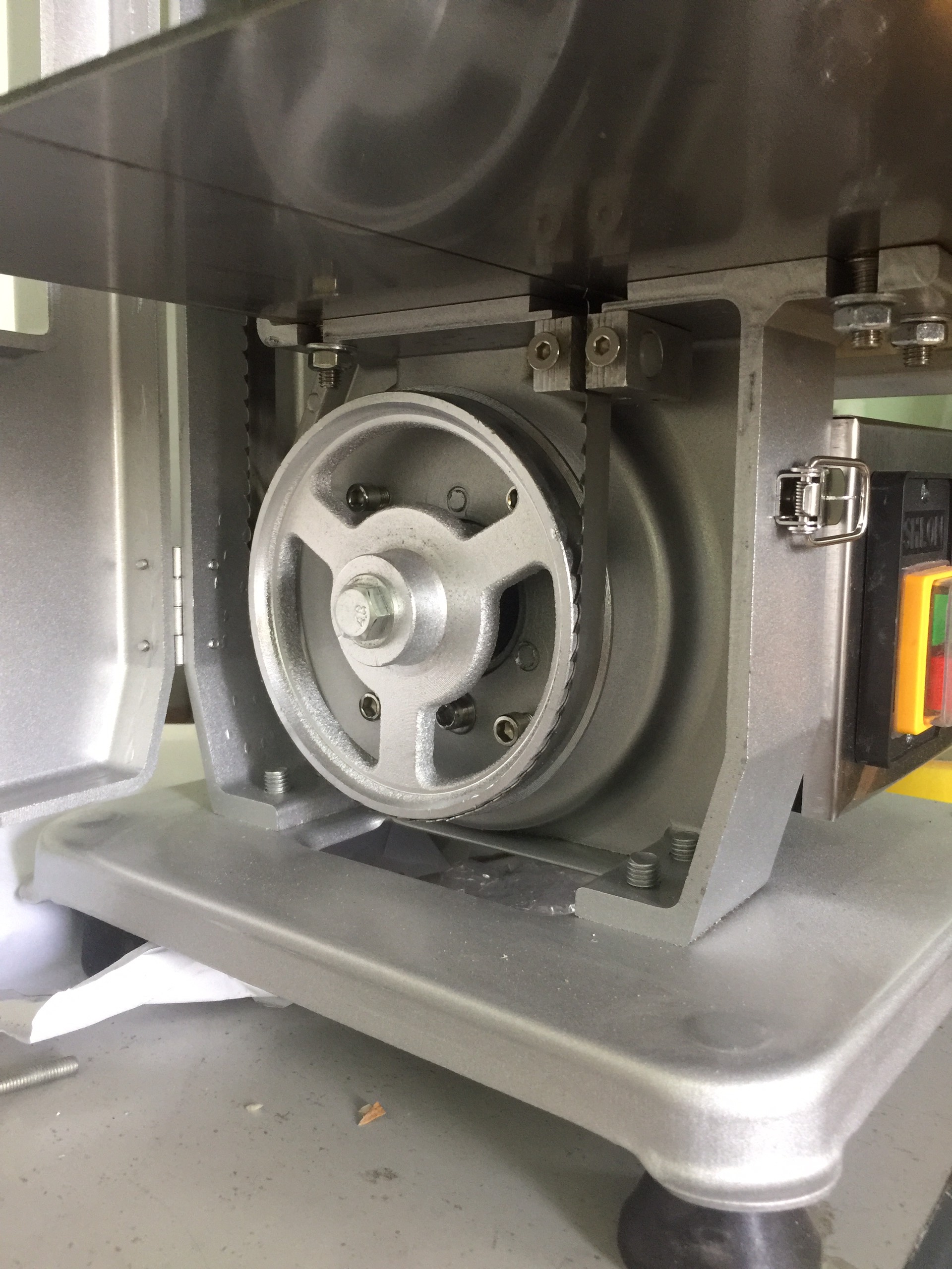 Máy cưa xương heo, xương bò, cắt thịt cá đông lạnh model J130, công suất 750W, tặng kèm 02 lưỡi cưa chính hãng