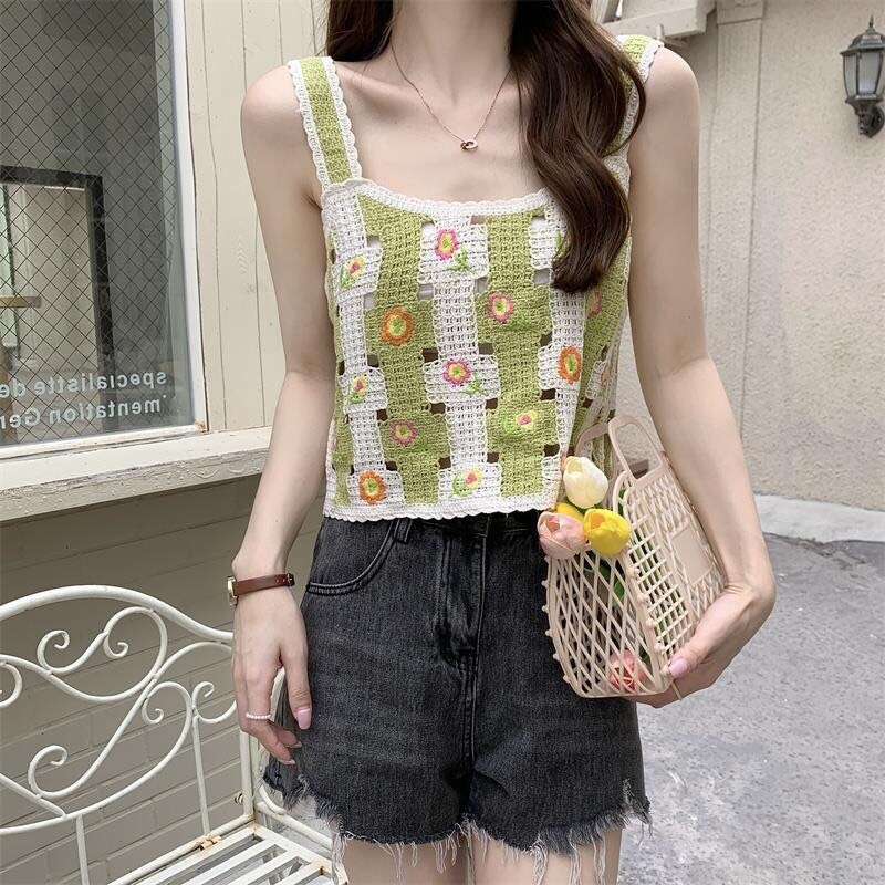 Áo croptop len móc hoa thêu mặc đi biển, du lịch
