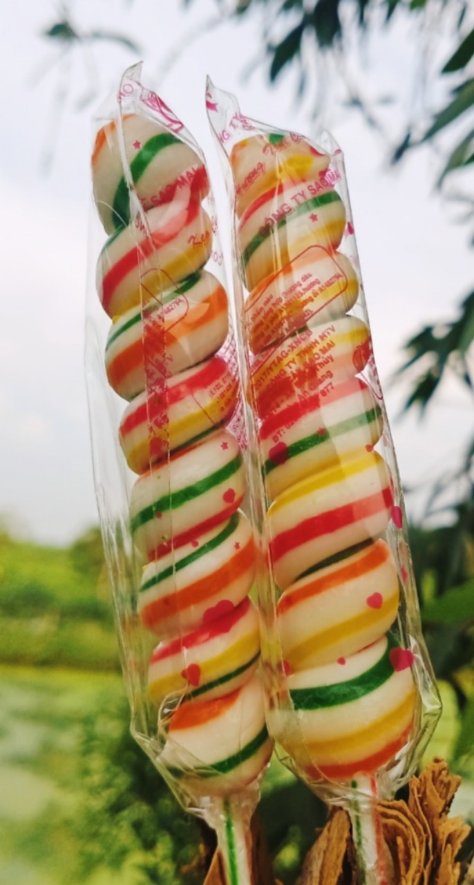 kẹo mút xoắn dài (combo 20 cây )