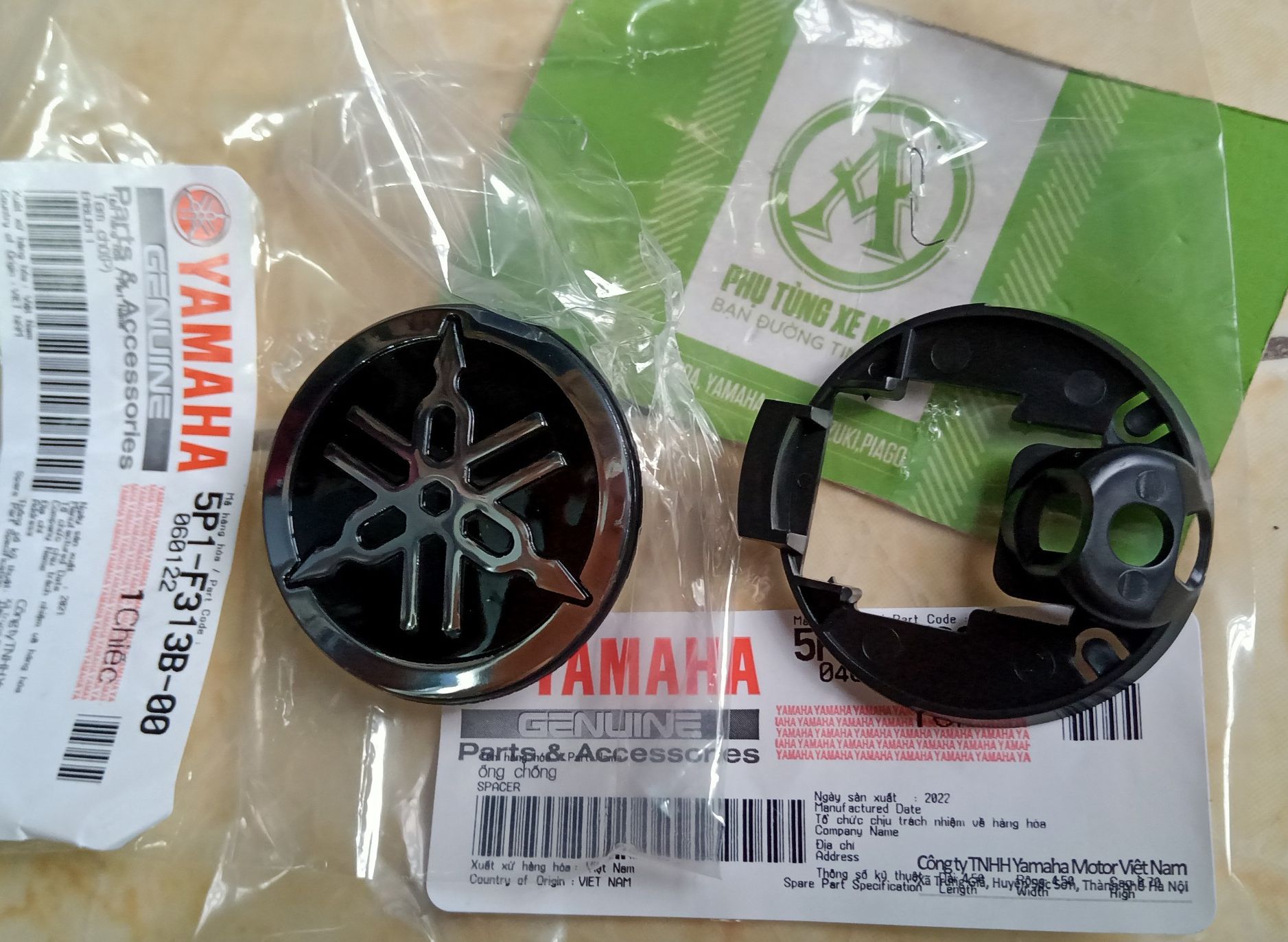 Logo mặt nạ nouvo 4 zin chính hãng yamaha + đế