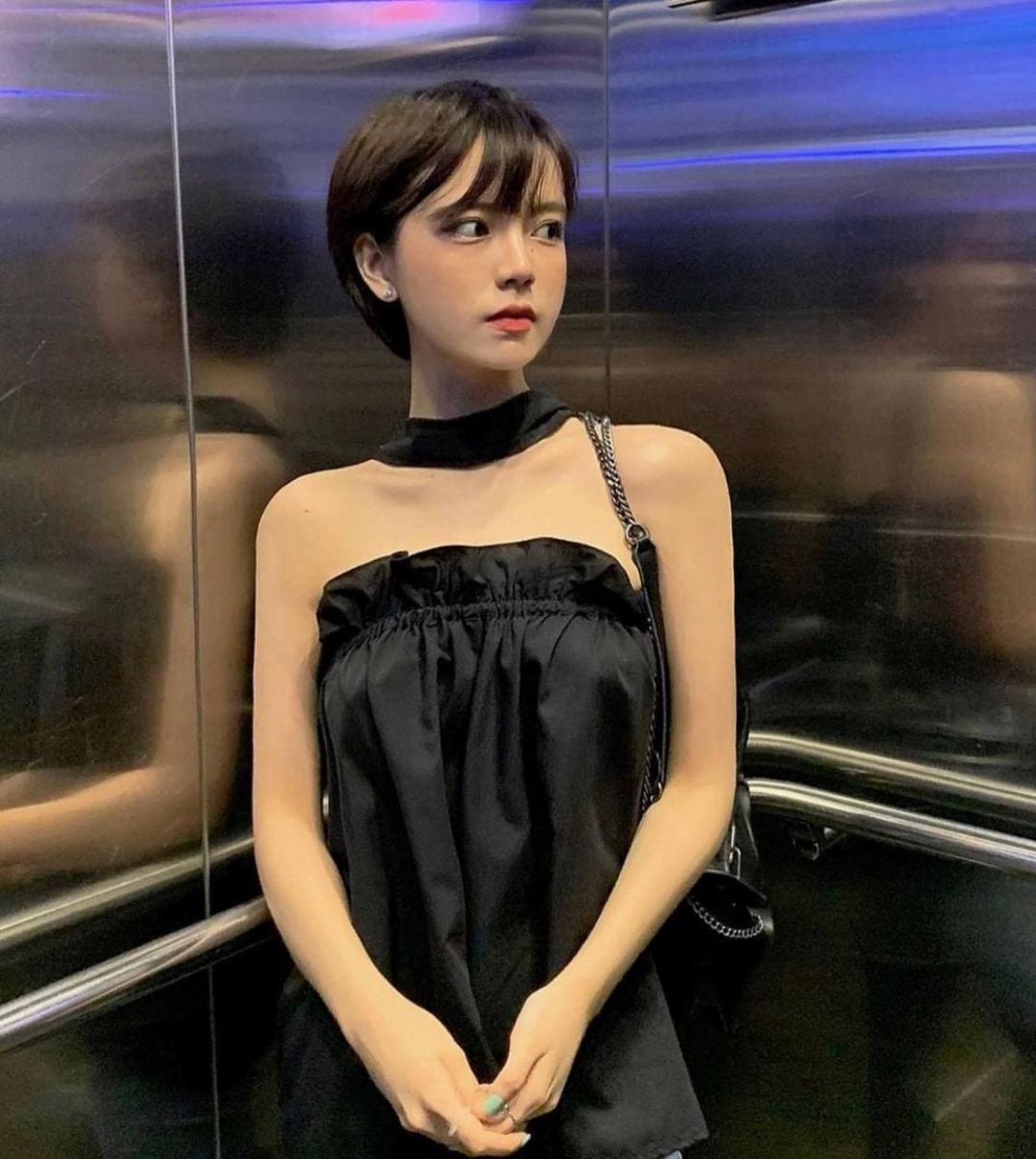 Áo Khoen Tròn Hở Lưng Dây Cổ Chocker (ĐEN)
