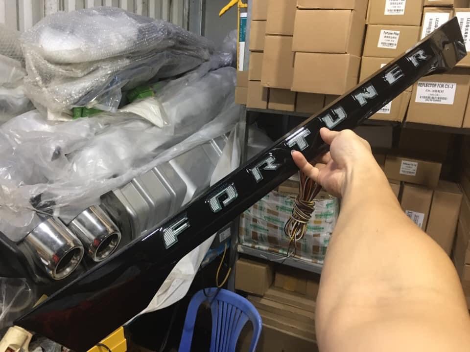 Led tay cốp fortuner 2012-2016