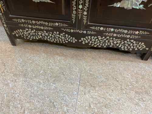 TỦ BẦY ĐỒ CẨN ỐC GỖ GỤ  - WWW