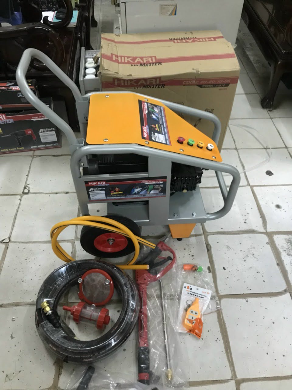 [Trả góp 0%]Máy rửa xe áp lực cao Hikari A1812 Made in Thái lan áp xuất max 220BAR 220 vôn 3.6KW 1800 lít giờ dây đồng chịu nhiệt.