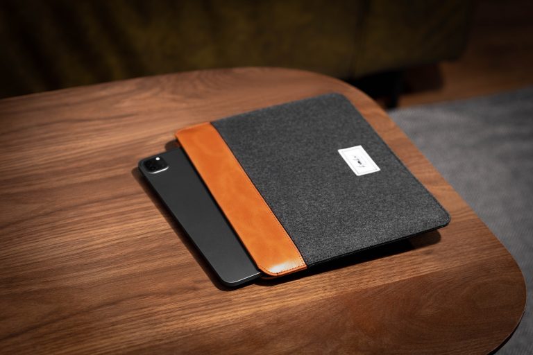 Túi chống sốc tomtoc felt & pu leather for ipad 9.7-11" / 12.9" - h16