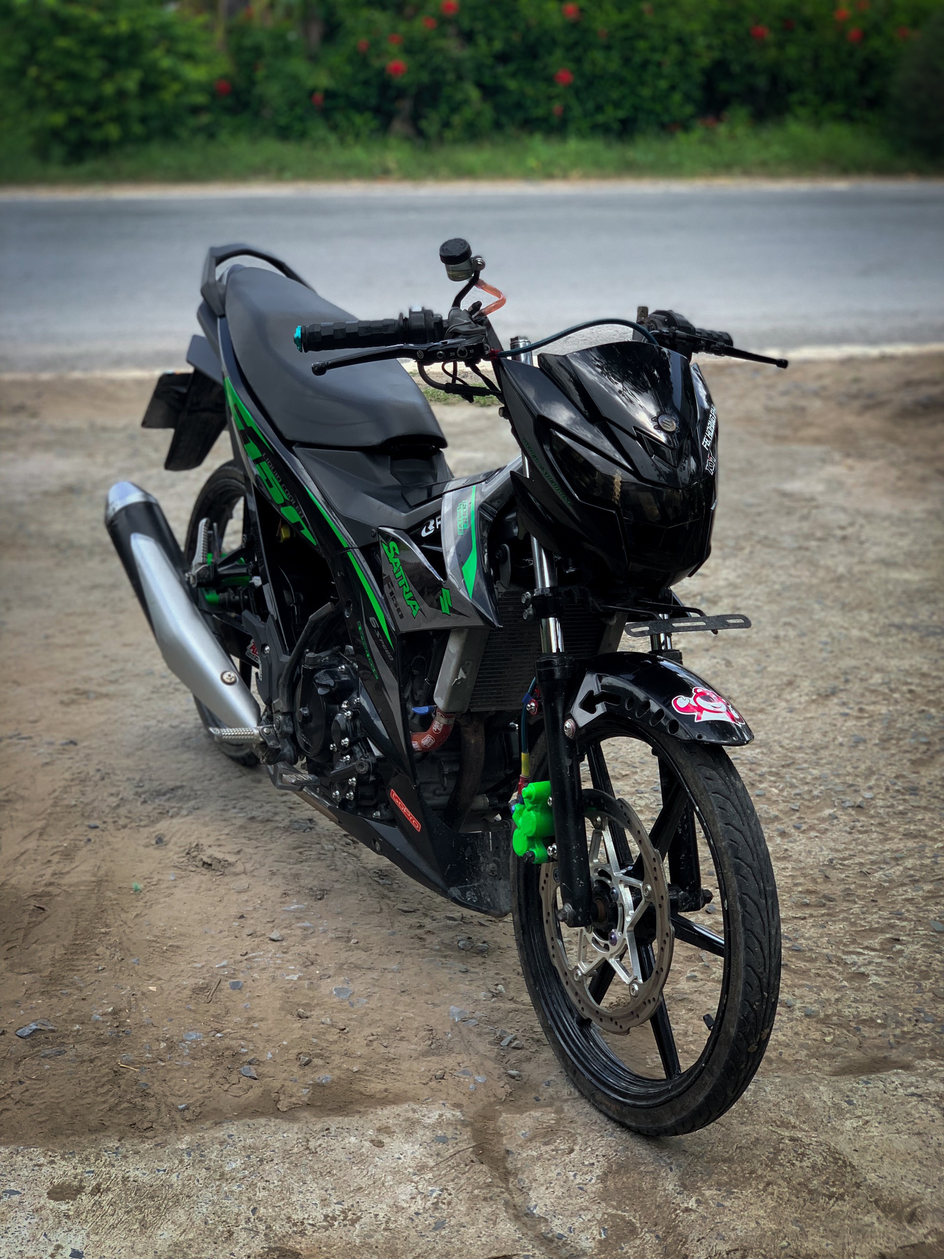 Tem Rời Satria màu đen xanh lá xám