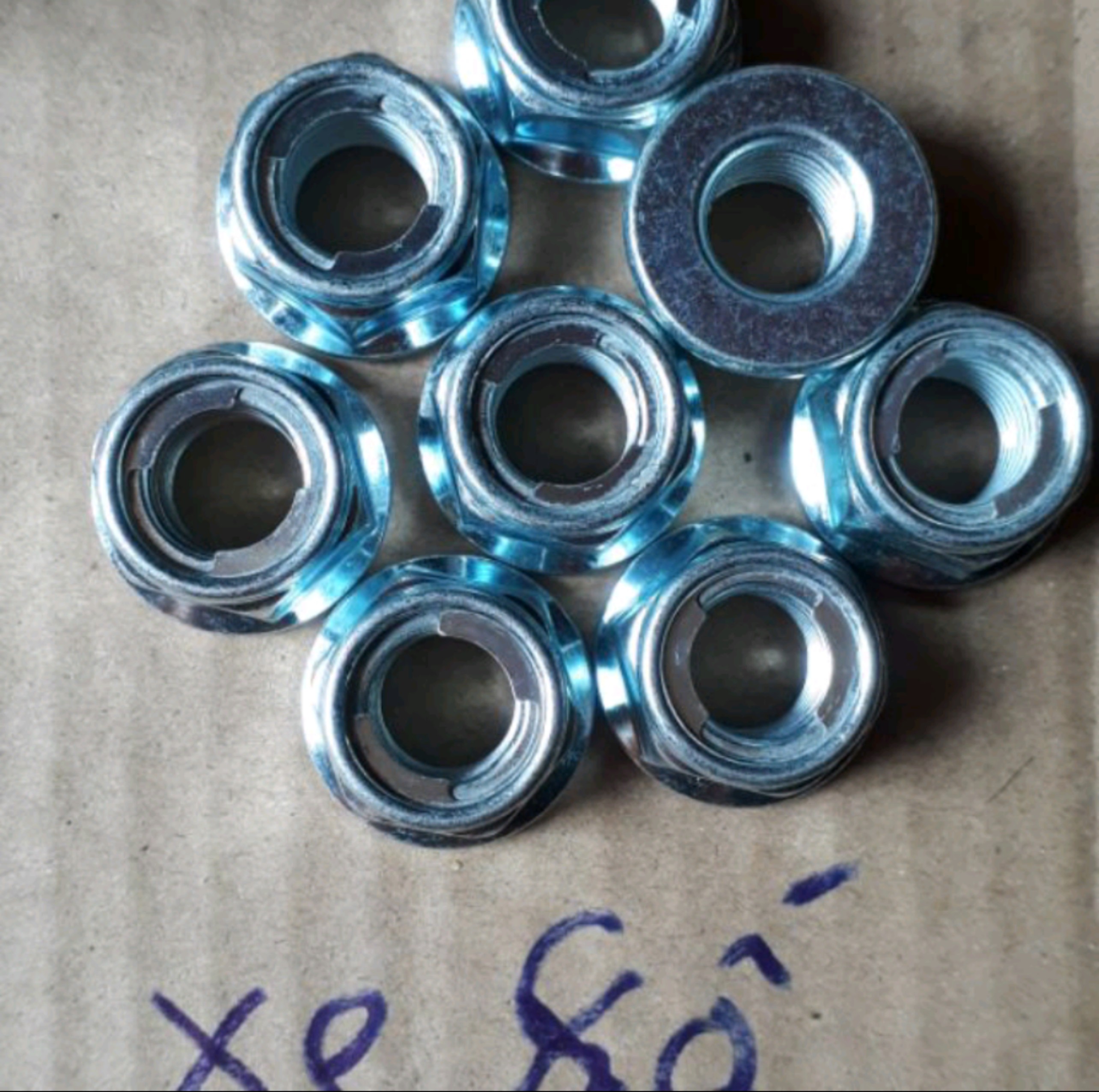 Ốc trục bánh xe dream wave