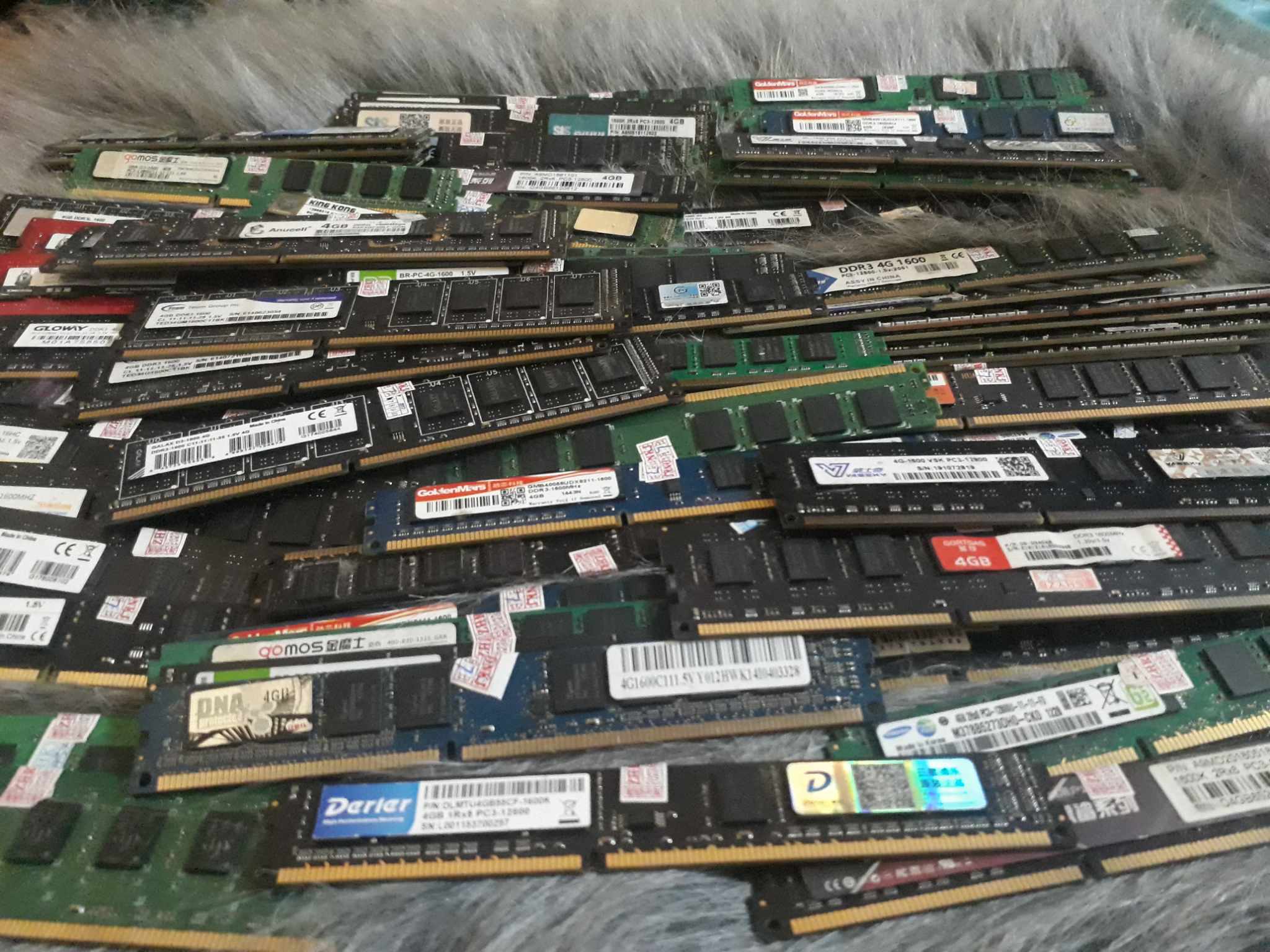 Ram ddr3 4gb bus 1600. bảo hành 1 tháng