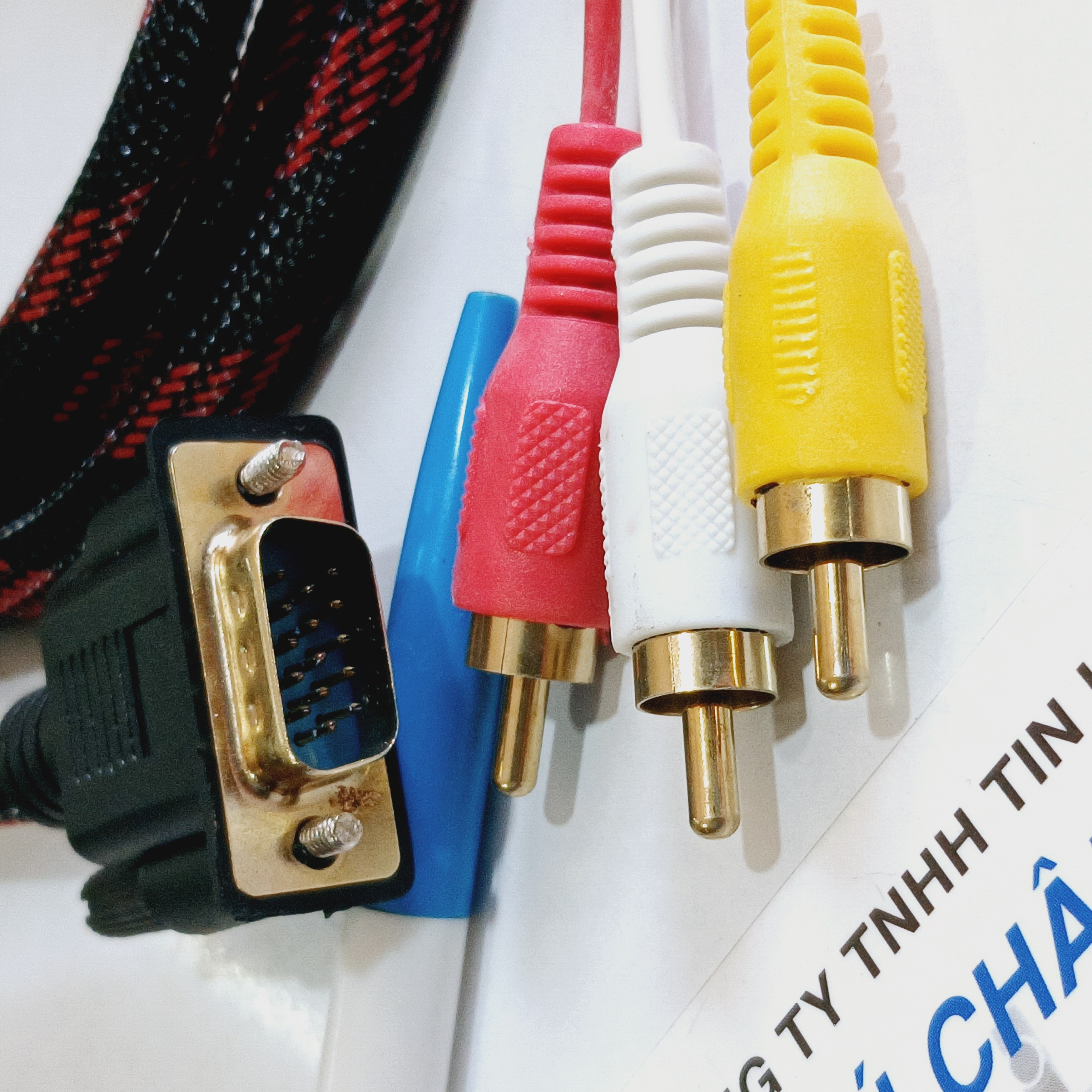 Cáp VGA ra  3 AV (3RAV) / Cáp dài 1.5M (TÍN HIỆU ANALOG)