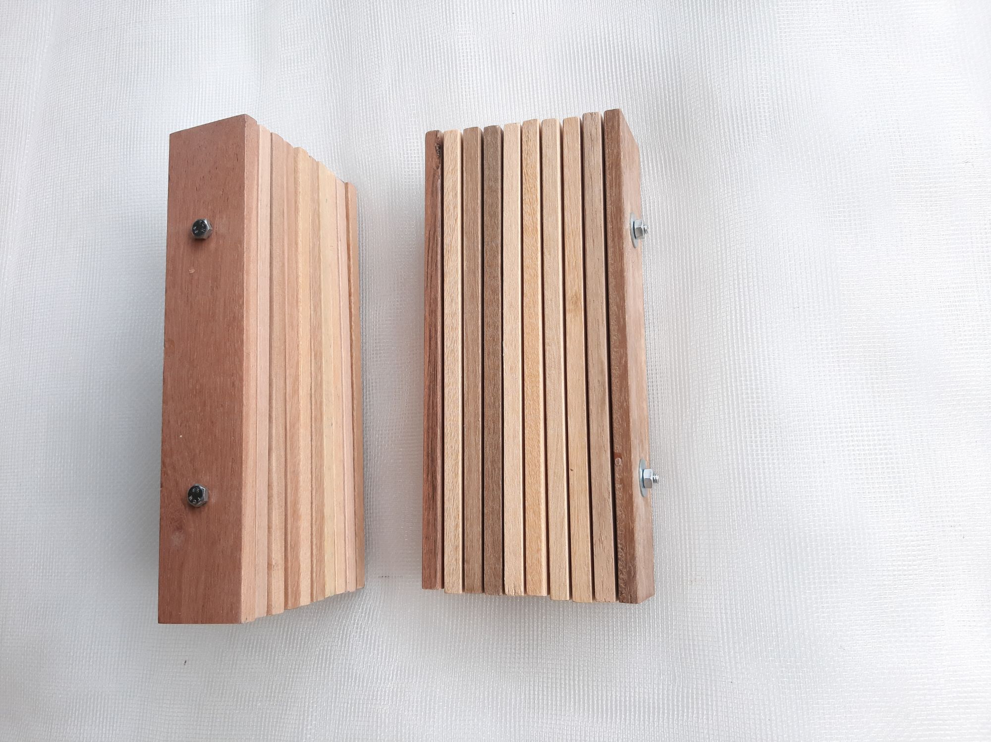 Thanh gỗ cho ruồi lính đen đẻ trứng