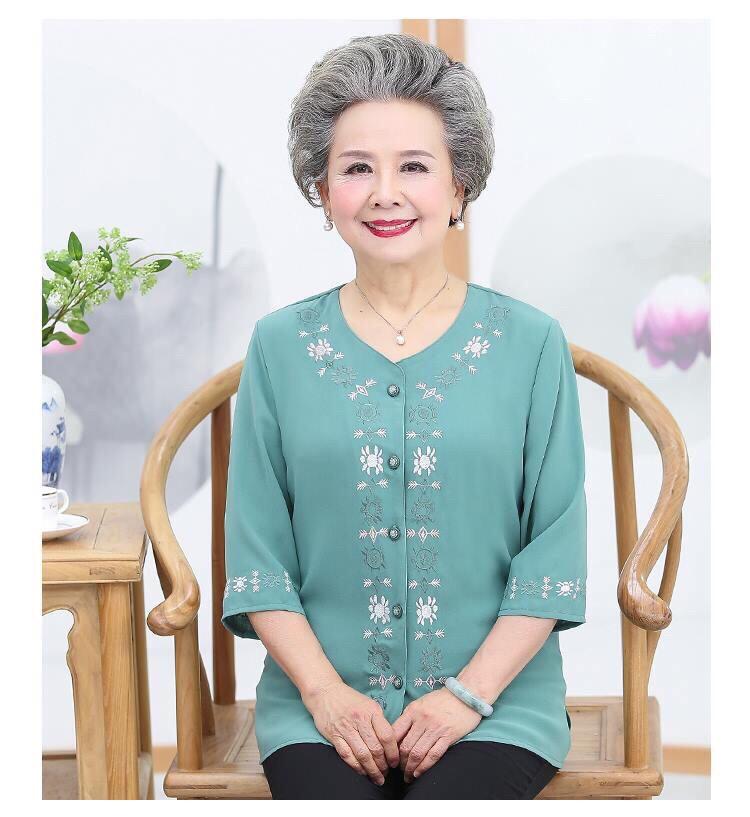 Bộ quần áo cho người già