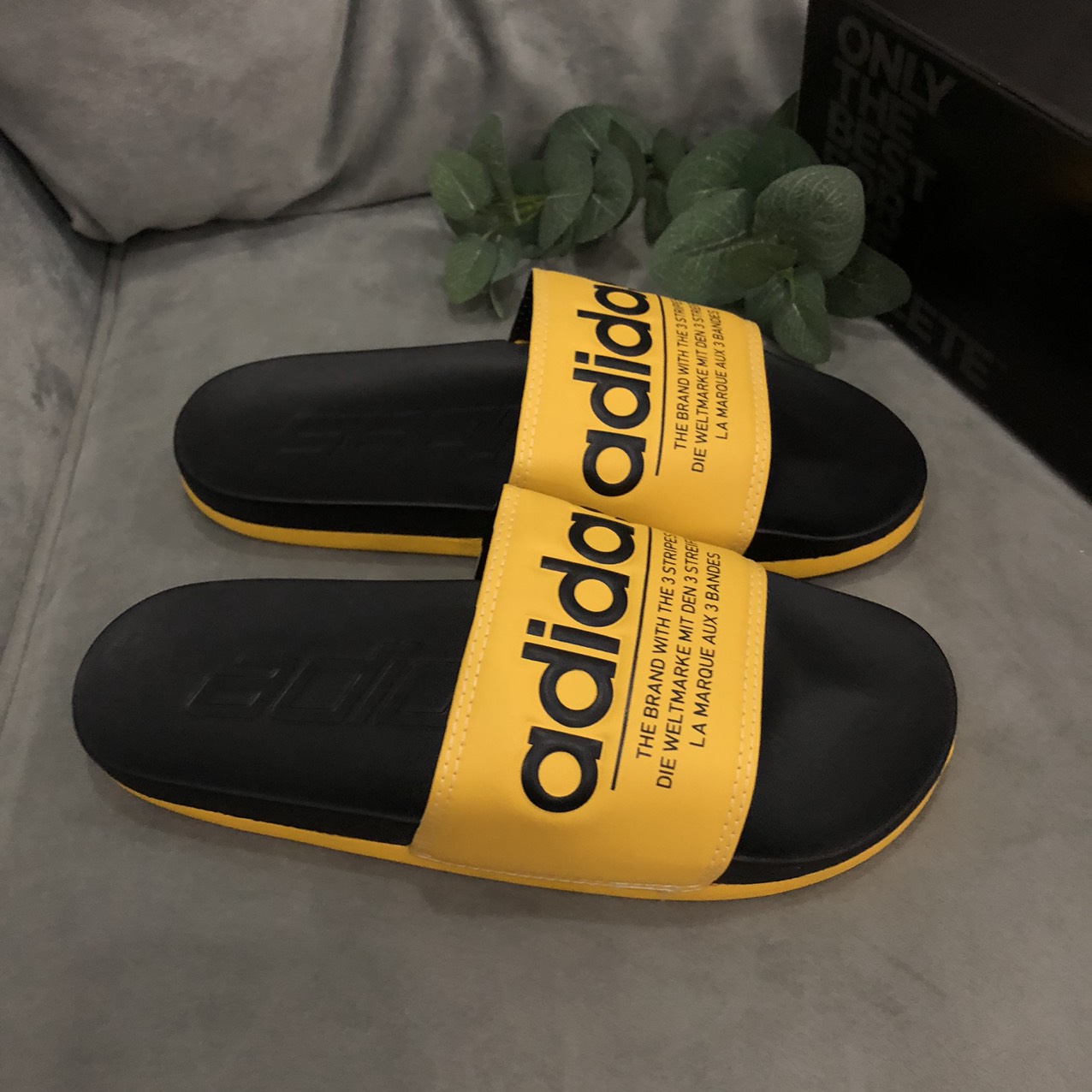 Dép adidas thể thao nmd quai vàng