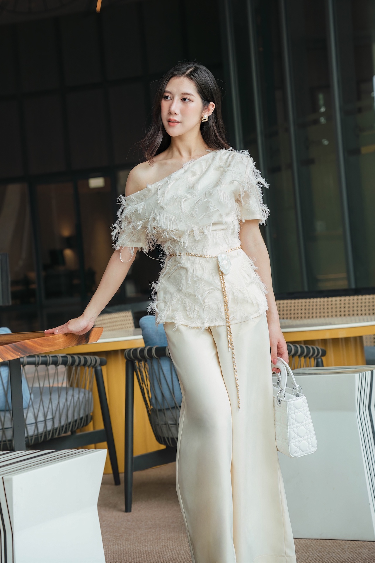 Áo Lệch Vai Lông Vũ - EDINI - A1553