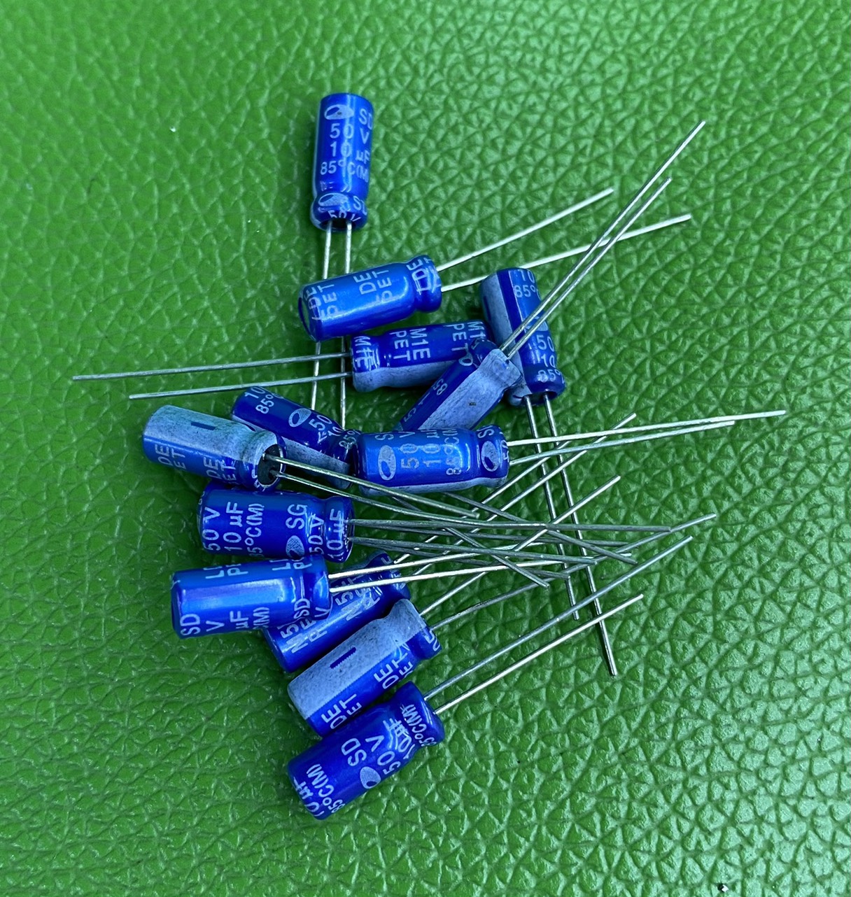Combo 100 Con Tụ 10uF 50V