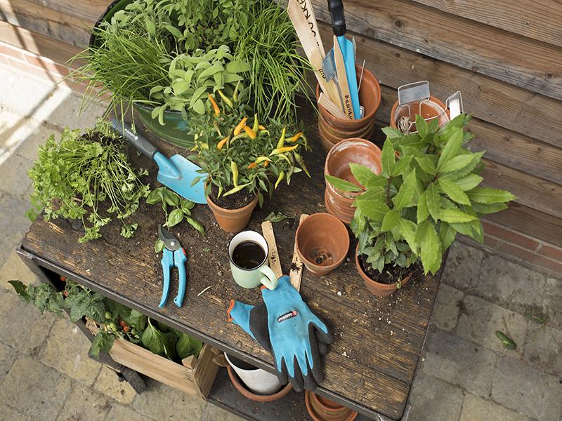 Xẻng rẫy cỏ dài 14.5cm Gardena 08935-20
