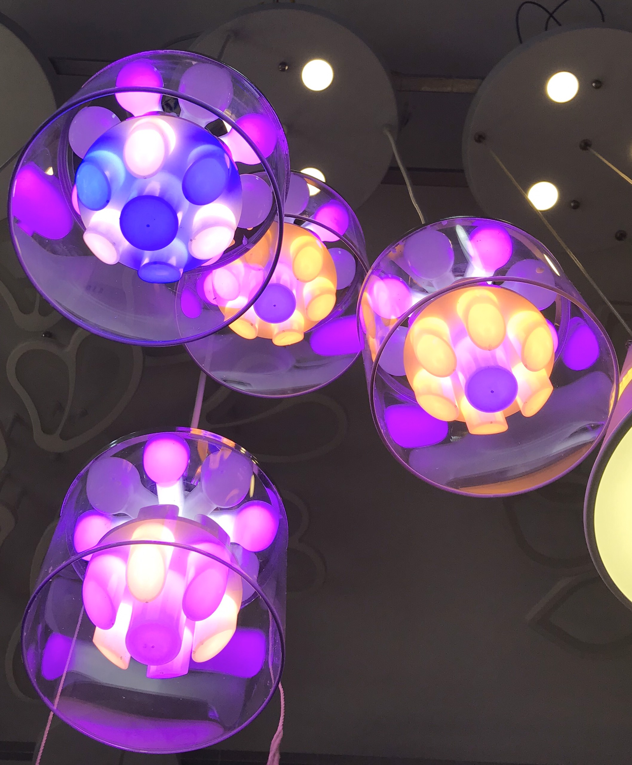 Đèn LED thả trần 4 bóng đa màu