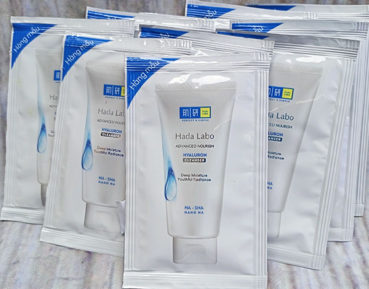 20 gói Kem rửa mặt dưỡng ẩm Hada labo (Mẫu thử gói mini 3g)