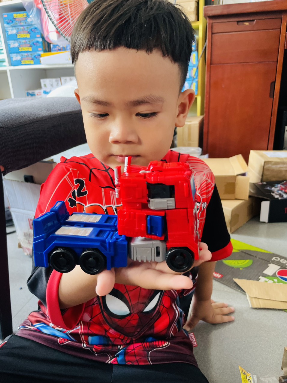 ĐH Store - Robot transformers optimus prime lắp ráp 2 trong 1