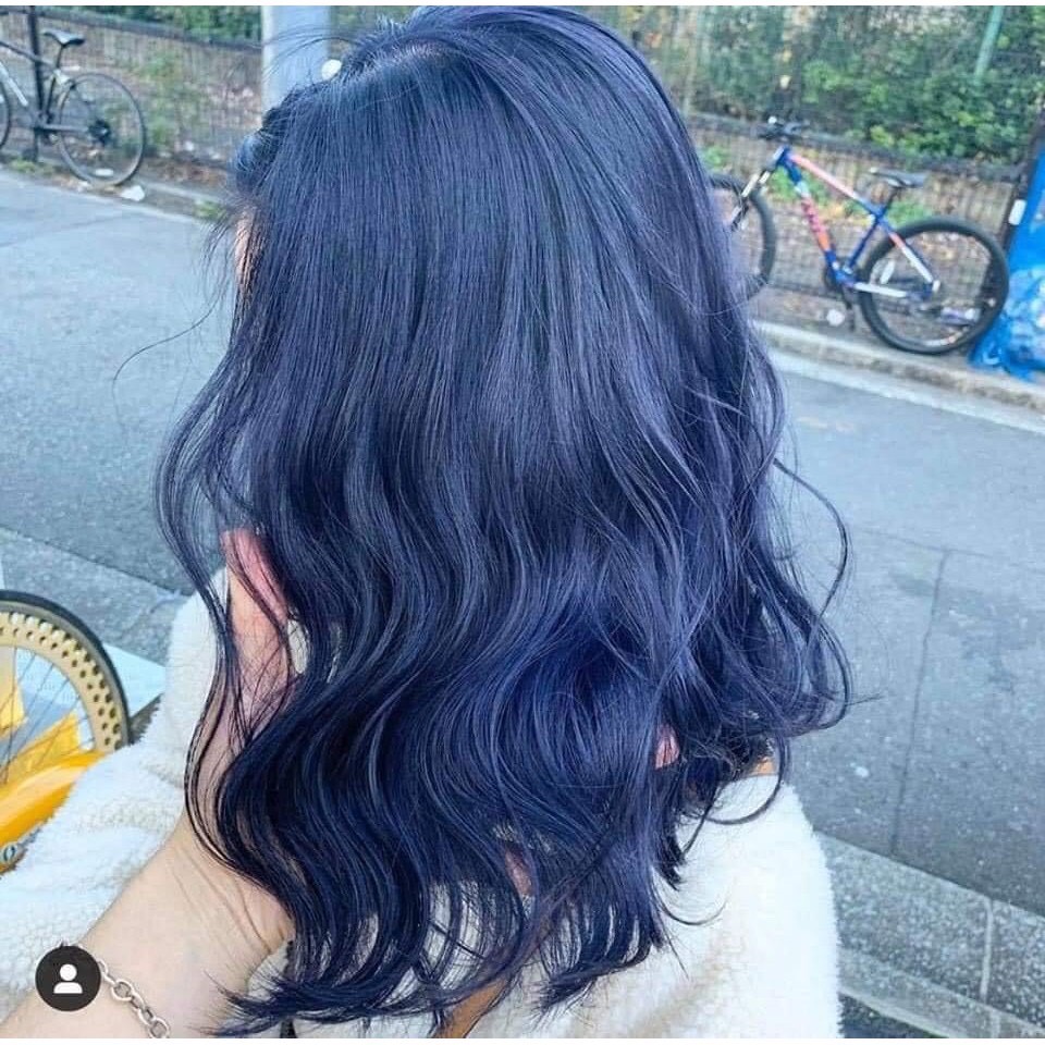 Nếu bạn muốn tạo sự khác biệt và cá tính, hãy thử nhuộm tóc xanh rêu đen. Với màu sắc này, bạn sẽ thu hút mọi ánh nhìn và tạo dấu ấn riêng của mình. Hãy xem hình ảnh liên quan để nhận thêm cảm hứng!