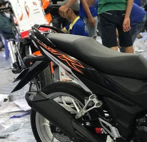 Tem Rời Winner V1 DÁn Xe Đen Cam