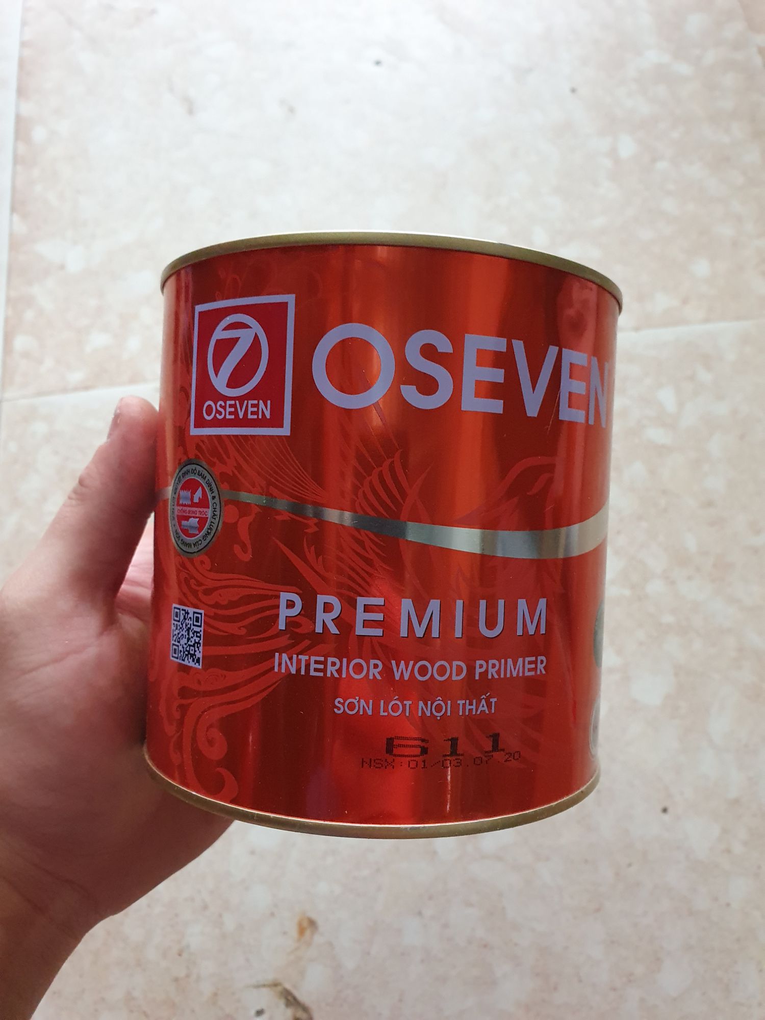 Sơn lót Oseven là sản phẩm chuyên dụng để chuẩn bị cho bề mặt gỗ trước khi sơn. Không chỉ giảm thiểu lỗi sơn, sản phẩm còn bảo vệ bề mặt gỗ khỏi mối mọt và chống thấm nước hiệu quả. Hãy xem hình ảnh sản phẩm để hiểu rõ hơn về công dụng của sơn lót Oseven.