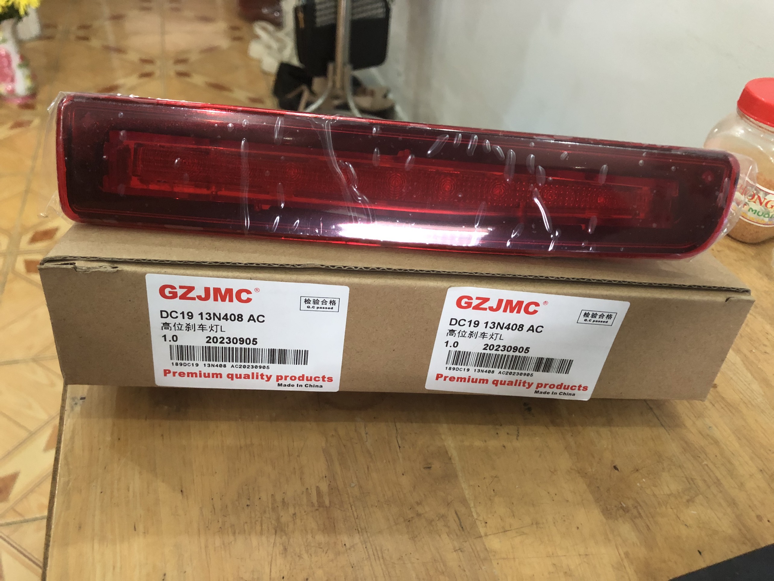 ĐÈN PHANH DỪNG XE FORD TRANSIT