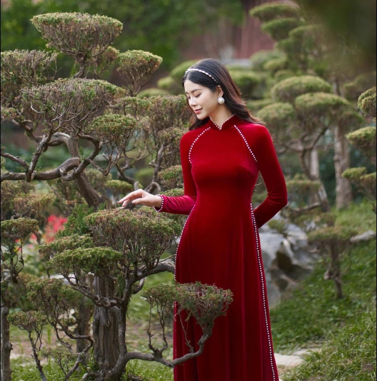 Áo dài lụa nhung đính trai sang chảnh