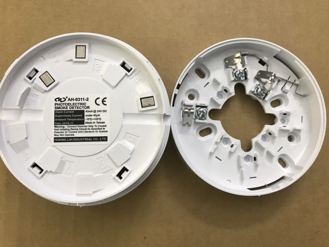 Đầu báo khói quang 2 dây 24V HORING AH-0311-2 có tem kiểm định,dùng với tủ và hệ thống báo cháy