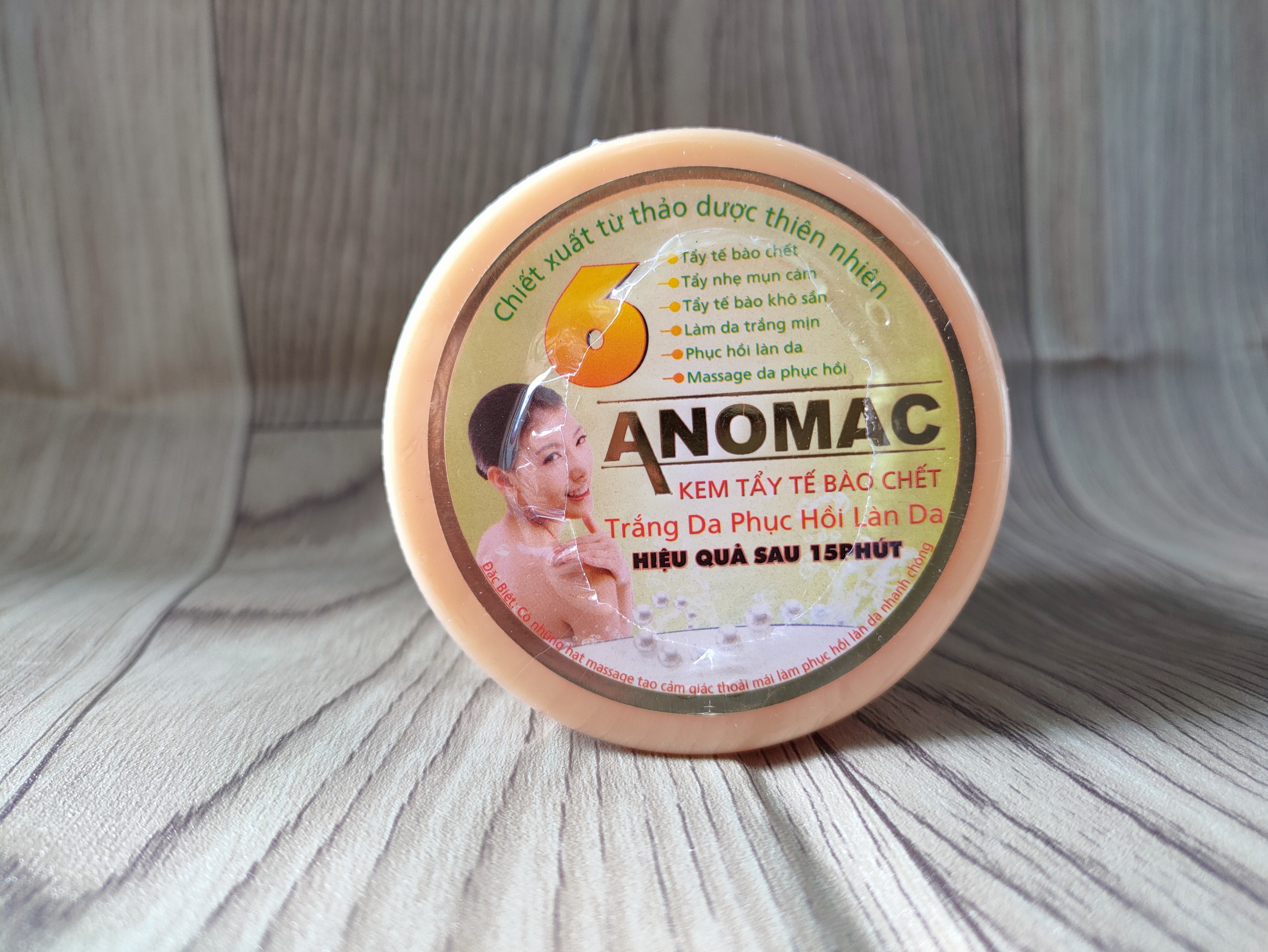 Kem tẩy tế bào chết Anomac ngọc trai