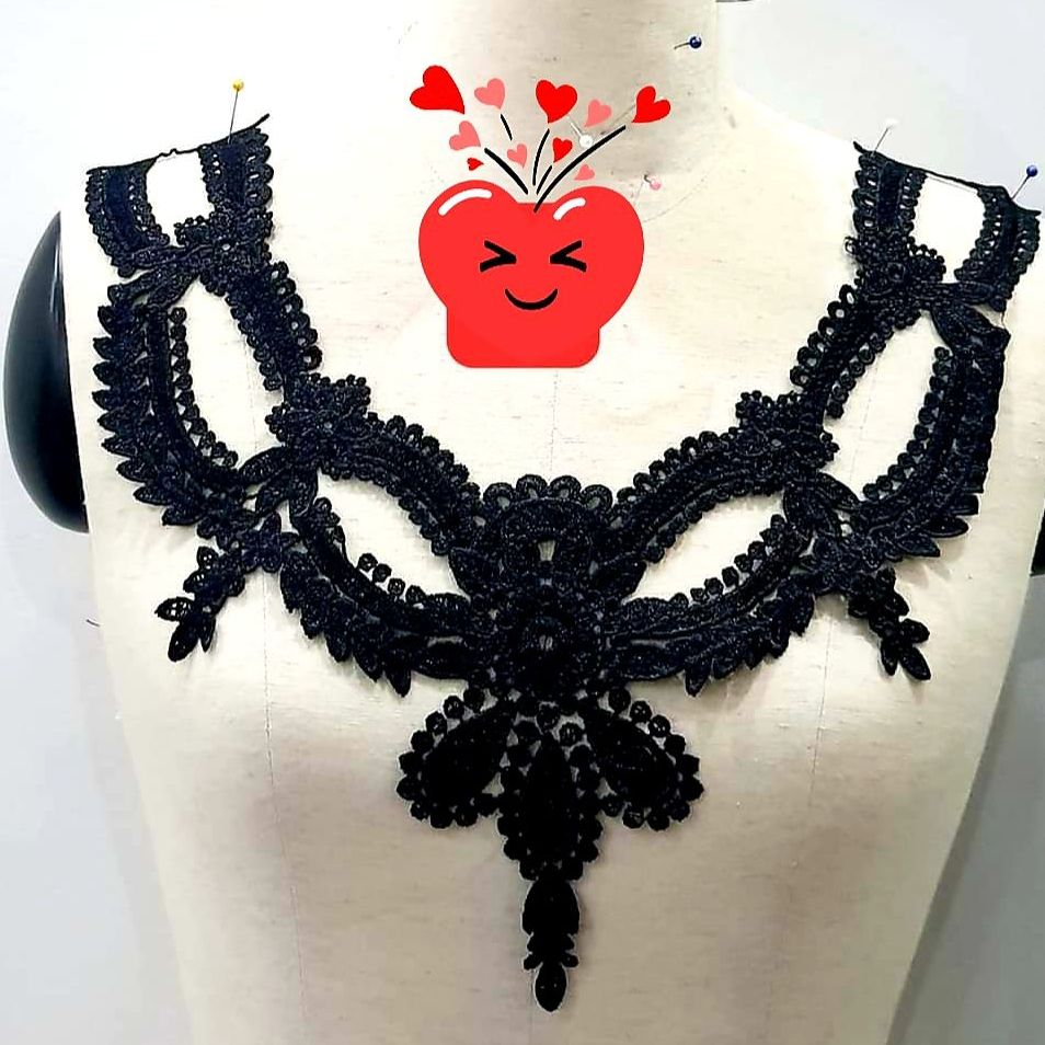 Cổ hoa thêu may lên áo trang trí